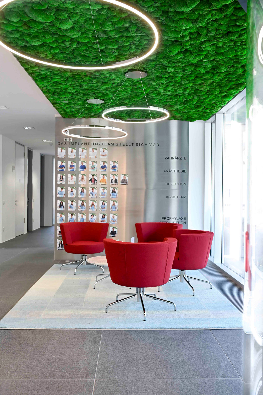 Mooswand Arztpraxis Wartezimmer 2026 – Dream in Green Implaneum