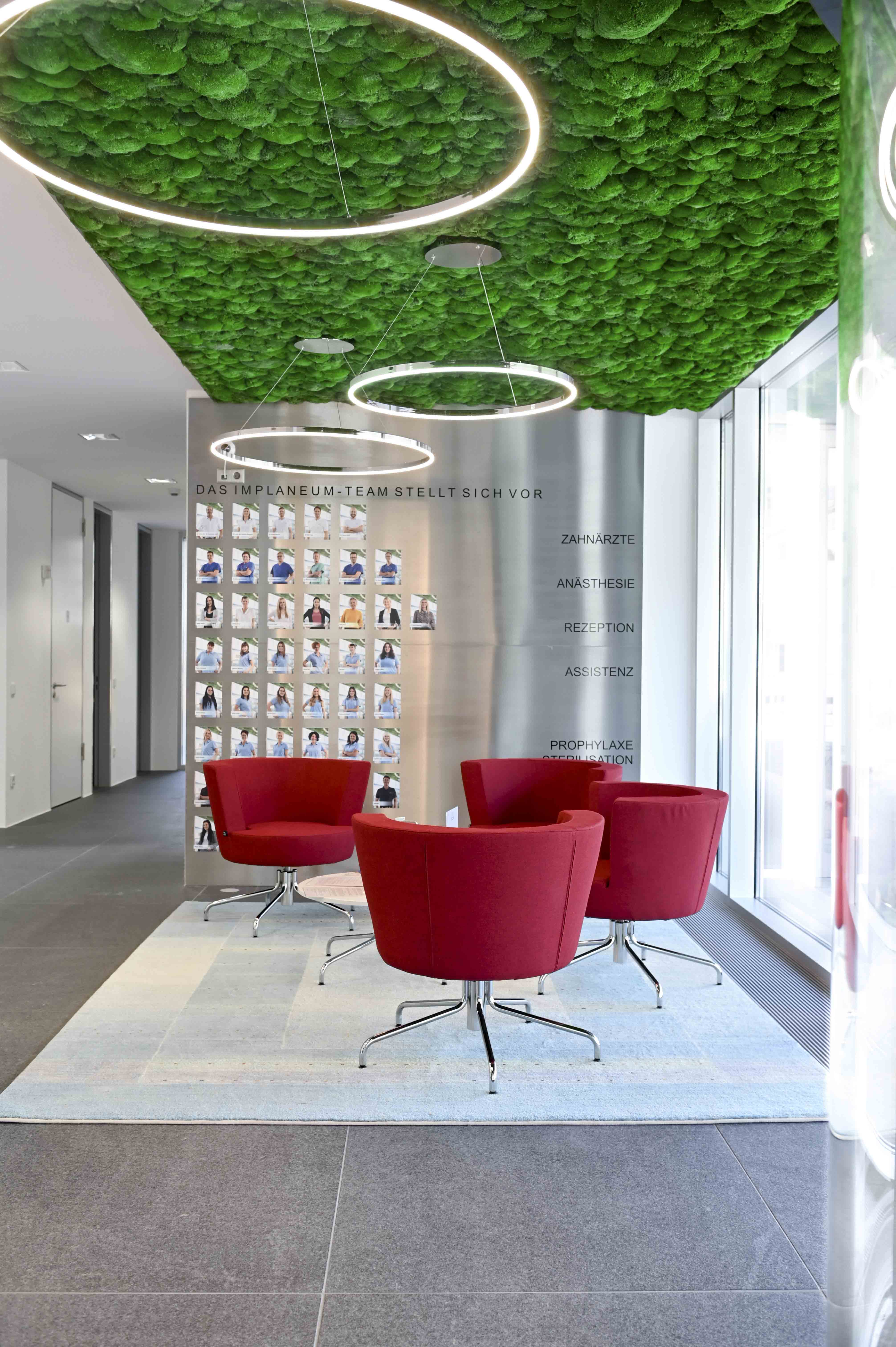 Implaneum Moosdecke Wartezimmer