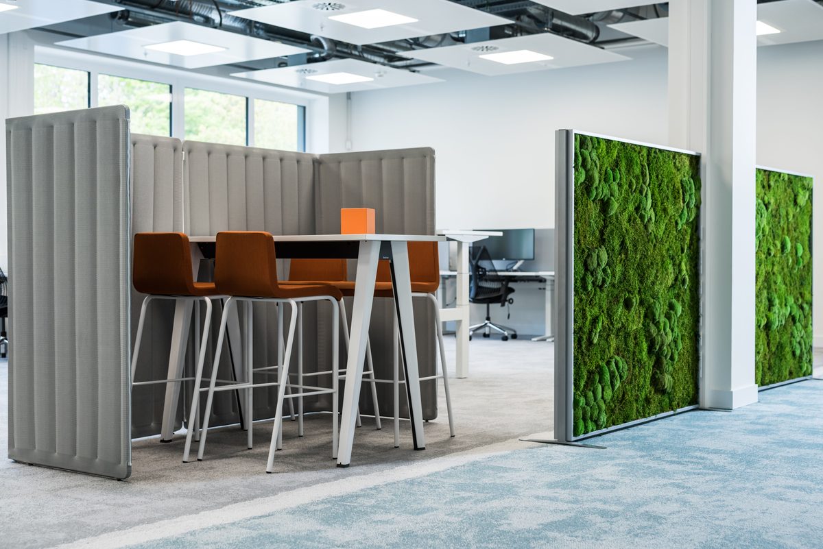 Moos-Raumteiler Büro